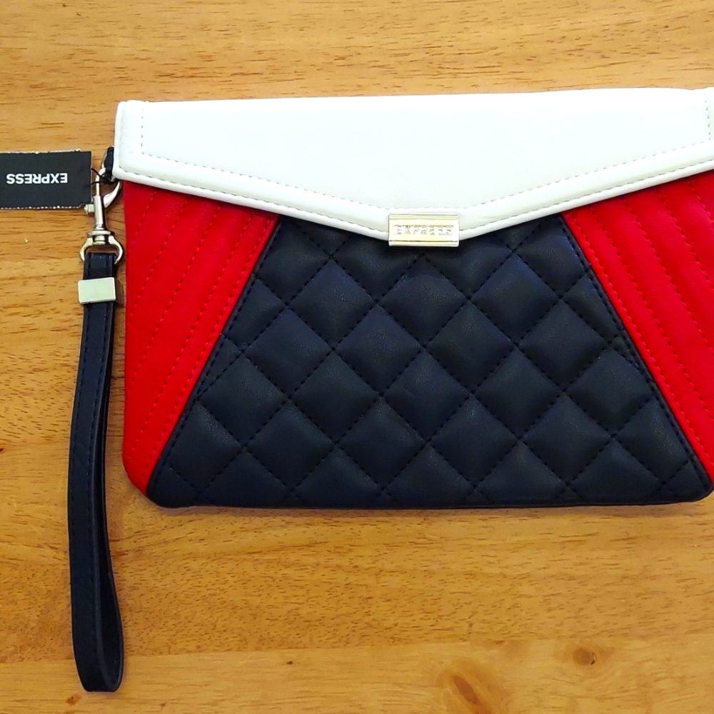 Clutch/wristlet